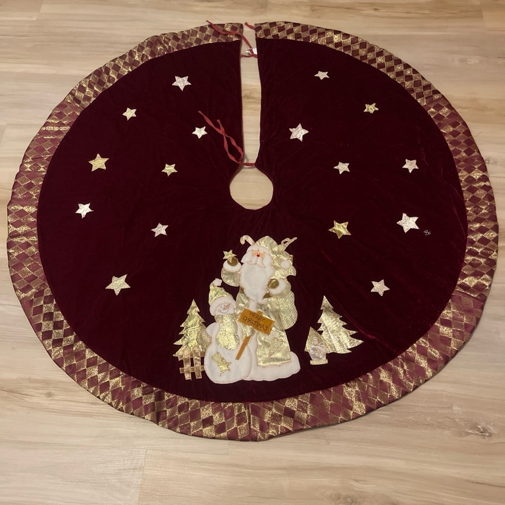 Christmas Tree Skirt Burgandy Red
Santa Snowman Bordered Velvet Like
Material